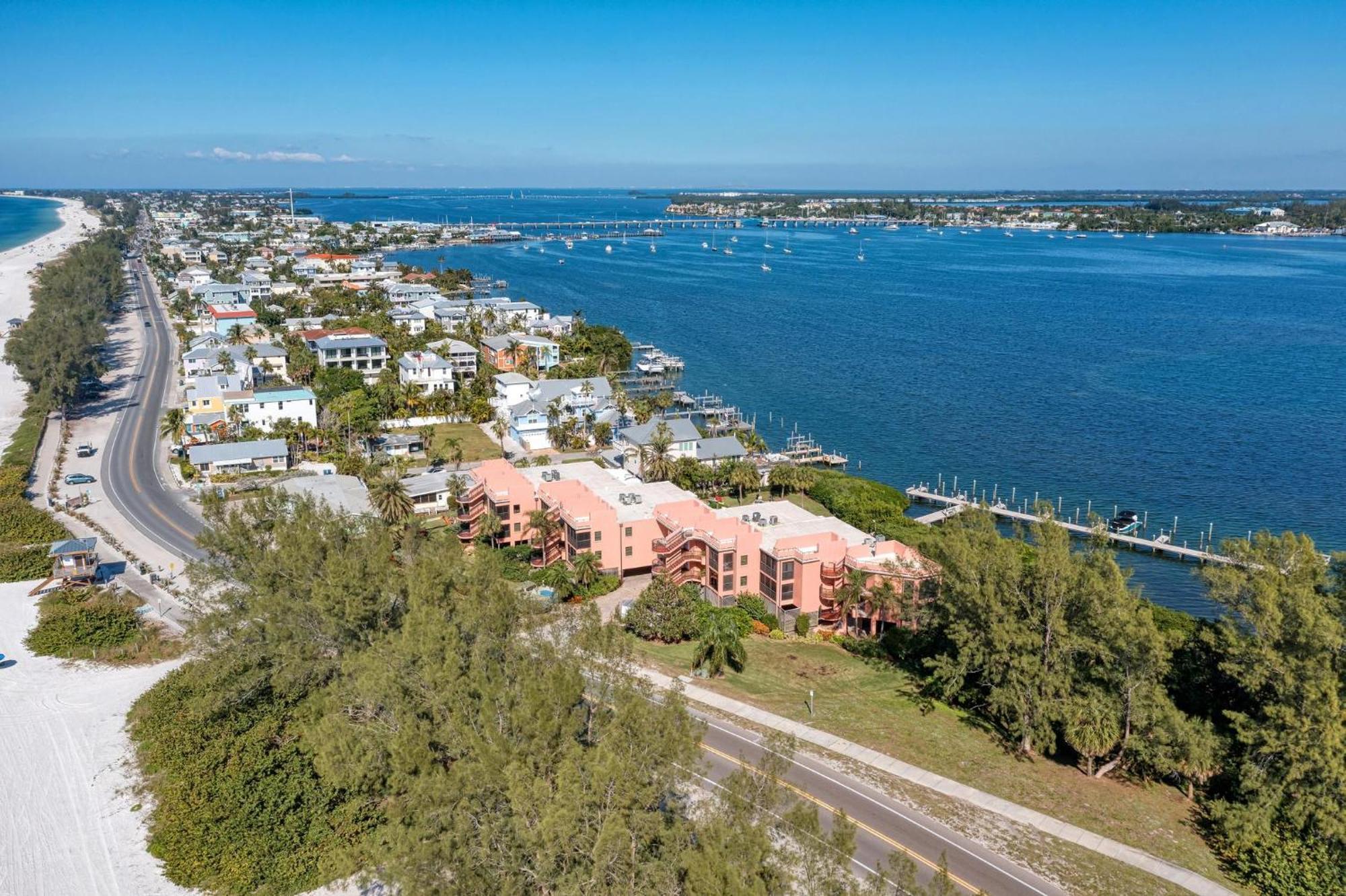 Coquina Tropics-3 Bedrooms- Bathroom-Water Views From Every Room Bradenton Beach Exterior photo