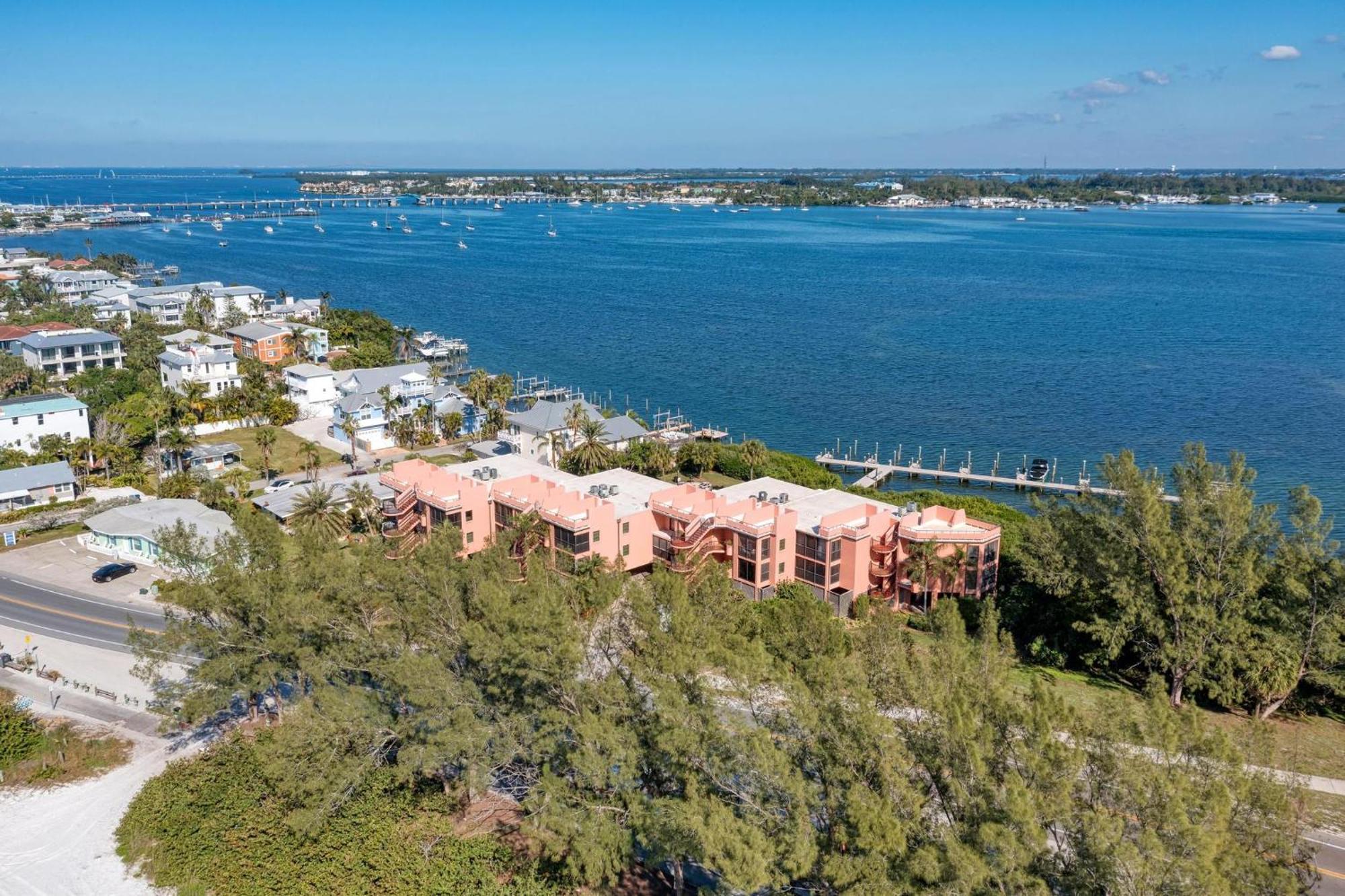 Coquina Tropics-3 Bedrooms- Bathroom-Water Views From Every Room Bradenton Beach Exterior photo